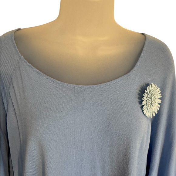 NWT Sigrid Olsen GORGEOUS  Light Blue Top w Floral PIN  PLUS: 2X    #4 - Picture 2 of 9